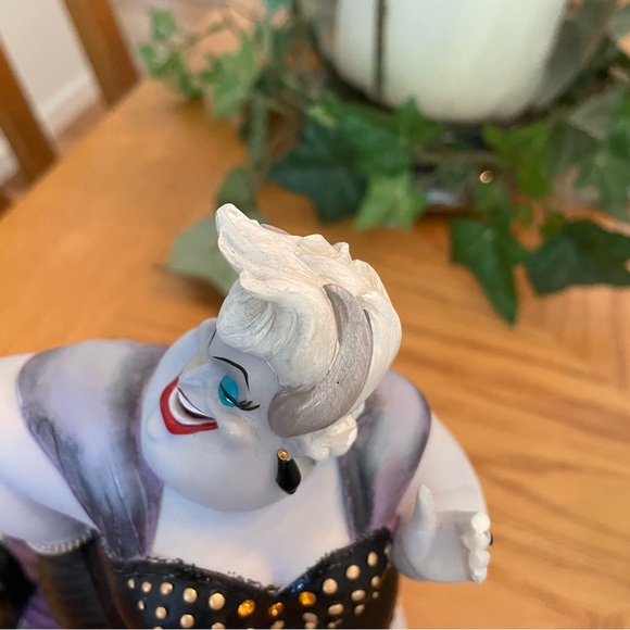 Disney Showcase Couture de Force Ursula Figurine - Picture 9 of 12